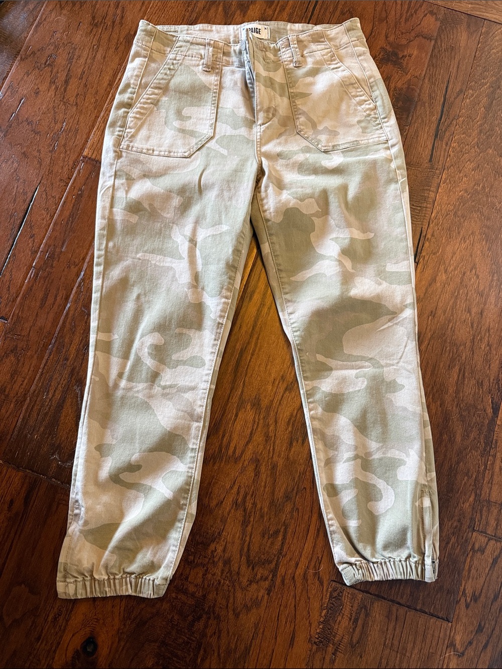 NWOT size 29/8 Paige Women’s Utility Jogger Pants - Camo-Sage Green & Cream